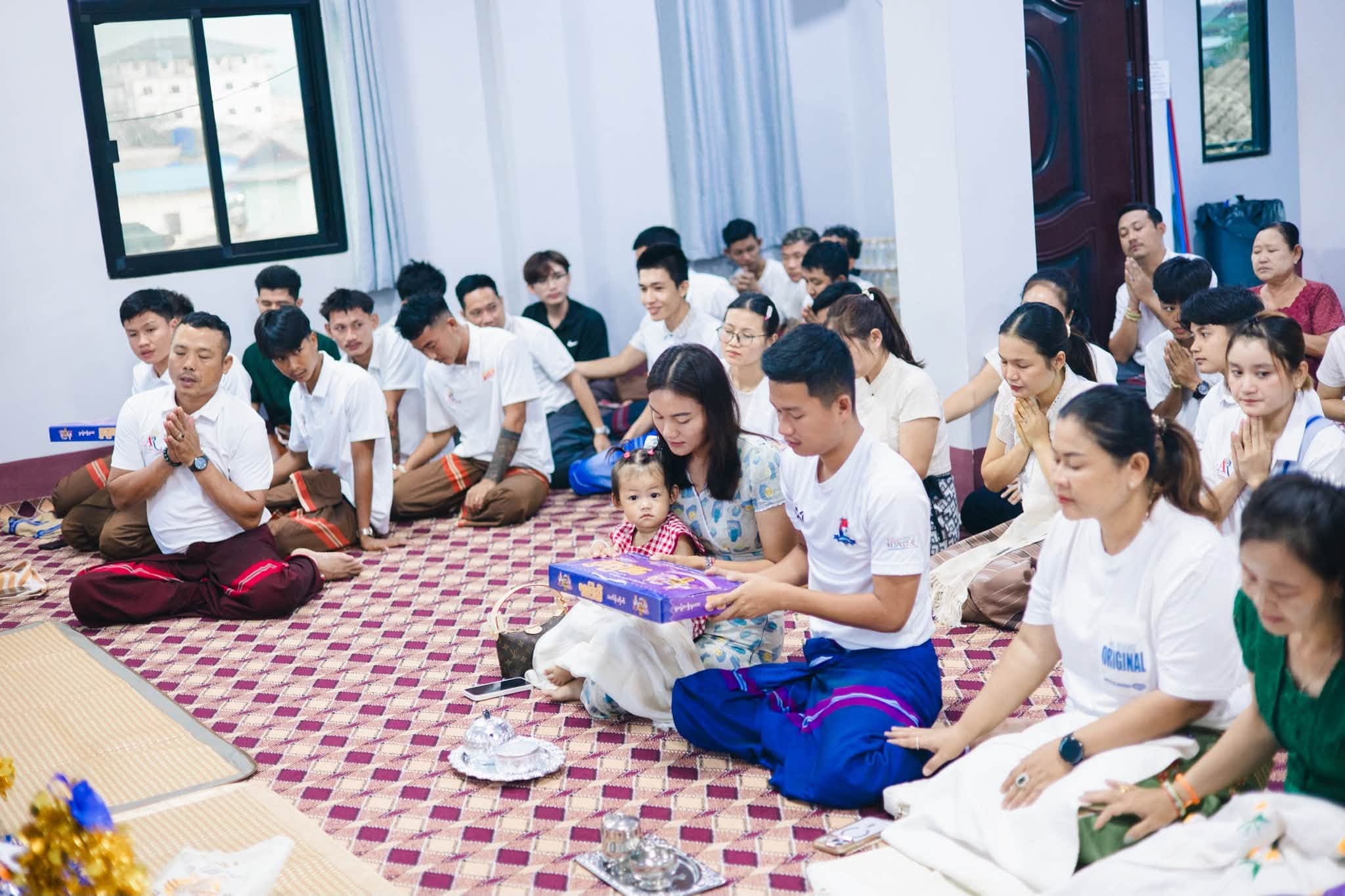 ဝါဆိုလပြည့် (ဓမ္မစကြာနေ့) အကြိုကာလ – ArKu’s မိသားစုမှ သံဃာတော်များအား ဝါဆိုသင်္ကန်း ဆက်ကပ်လှူဒါန်း